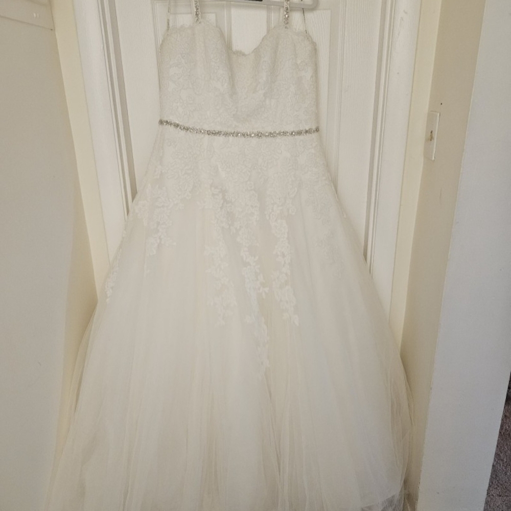 Maggie Sottero White Lace Wedding Dress